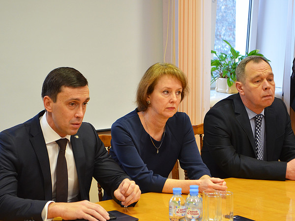 1. �.�. ��������, �.�. ��������, �.�. ������.